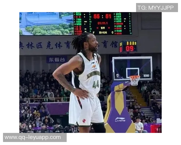 布克关键时刻失误频频21投仅中9分数难救主球队失利