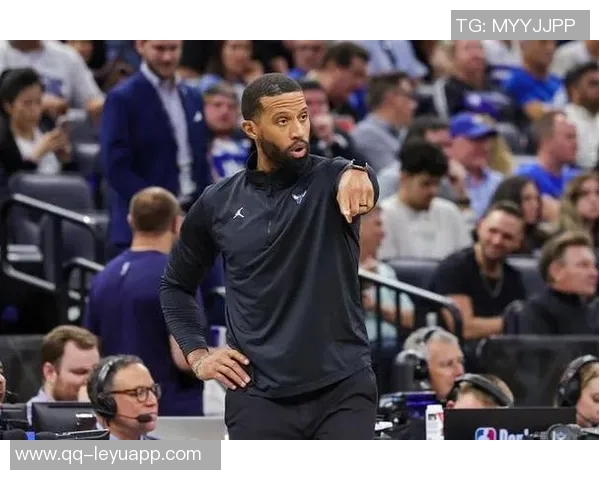 黄蜂主帅强调灵活用人策略将做出最有利于球队发展的决策 黄蜂主帅强调灵活用人策略将做出最有利于球队发展的决策